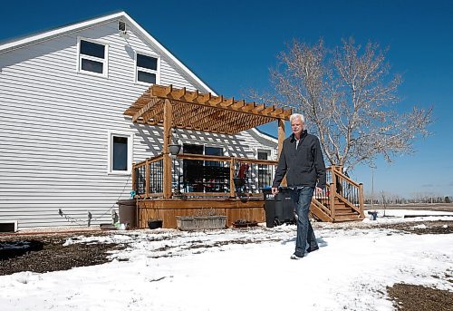 JOHN WOODS / WINNIPEG FREE PRESS
Ralph Groening, Reeve of RM Morris, is photographed at his home west of Morris Tuesday, April 26, 2022. Groening who was deputy Reeve in the 1997 flood was evacuated from the family home.

Re: