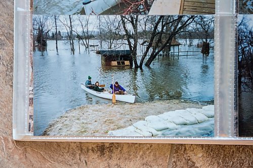 MIKAELA MACKENZIE / WINNIPEG FREE PRESS

A photo album with Bob and Judy Roehle's memories of the 1997 flood (here, canoeing in the backyard) in St. Norbert on Tuesday, April 26, 2022.
Winnipeg Free Press 2022.