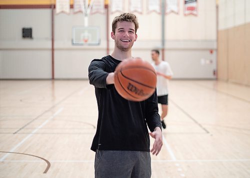 JESSICA LEE / WINNIPEG FREE PRESS

University of Manitoba Forward Simon Hildebrandt is photographed during scrimmage at IG Athletic Centre on April 26, 2022.

Reporter: Mike S.