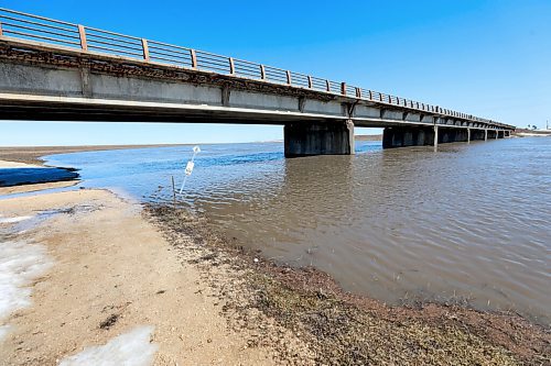 RUTH BONNEVILLE / WINNIPEG FREE PRESS

Local - Floodway with water

Photo of PR 200 (St. Mary's Rd. South) bridge over the floodway just south of Courchaine Rd,.


April 27th,  2022
