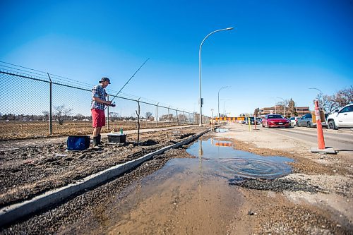 MIKAELA MACKENZIE / WINNIPEG FREE PRESS

Chris Thompson goes fishing at a particularly large pothole on Route 90 in Winnipeg on Wednesday, April 27, 2022.
Winnipeg Free Press 2022.