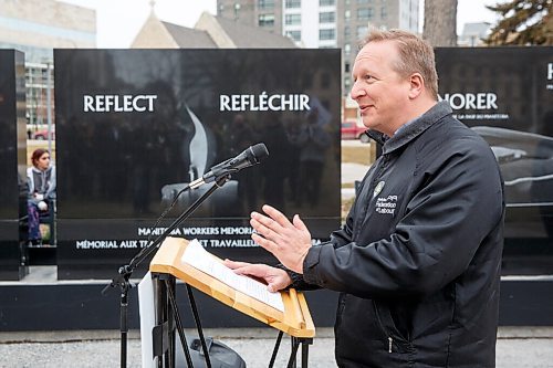 MIKE DEAL / WINNIPEG FREE PRESS
Kevin Rebeck, president of the Manitoba Federation of Labour, speaks during the official unveiling of the Workers Memorial in Memorial Park to honour fallen workers Thursday which is also the National Day of Mourning.
See Malak Abas story
220428 - Thursday, April 28, 2022.
