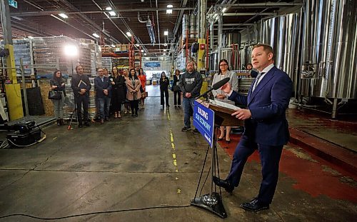 MIKE DEAL / WINNIPEG FREE PRESS
Marshall Ring, CEO, Manitoba Technology Accelerator, speaks during the announcement that the province is creating a venture capital fund during an announcement at Torque Brewing, 330-830 King Edward Street, Friday morning.
See Martin Cash story
220429 - Friday, April 29, 2022.