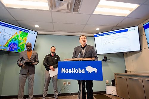 Mike Sudoma/Winnipeg Free Press
Transportation and Infrastructure Minister Doyle Piwniuk speaks to media regarding the 2022 flood forecast during a press conference held at the Hydrologic Forecast Centre Friday afternoon.
April 29, 2022