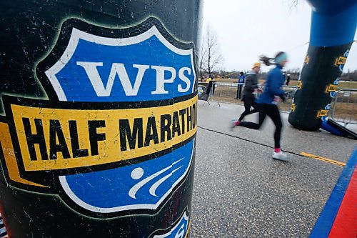 JOHN WOODS / WINNIPEG FREE PRESS
Runners start the Winnipeg Police Service (WPS) Half Marathon in Assiniboine Park Sunday, May 1, 2022. Proceeds go to the Canadian Cancer Society.

Re: Searle