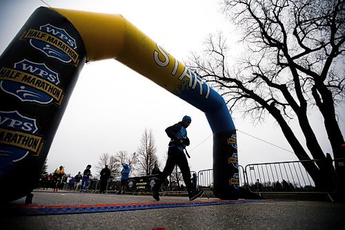JOHN WOODS / WINNIPEG FREE PRESS
Runners start the Winnipeg Police Service (WPS) Half Marathon in Assiniboine Park Sunday, May 1, 2022. Proceeds go to the Canadian Cancer Society.

Re: Searle