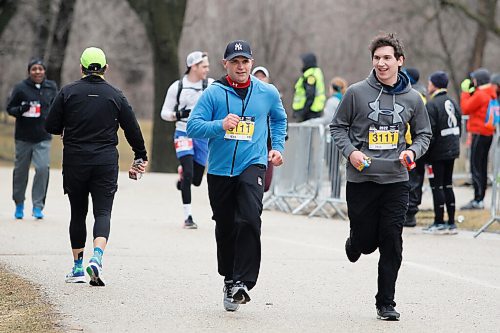 JOHN WOODS / WINNIPEG FREE PRESS
Kevin Kavitch, left, and his son Tyler, ran for their wife and mum Linda, at the Winnipeg Police Service (WPS) Half Marathon in Assiniboine Park Sunday, May 1, 2022. Proceeds go to the Canadian Cancer Society.

Re: Searle