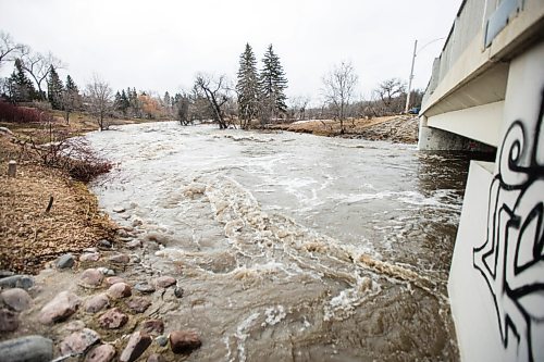 MIKAELA MACKENZIE / WINNIPEG FREE PRESS

Sturgeon Creek rushes under the Woodhaven Bridge in Winnipeg on Monday, May 2, 2022.
Winnipeg Free Press 2022.