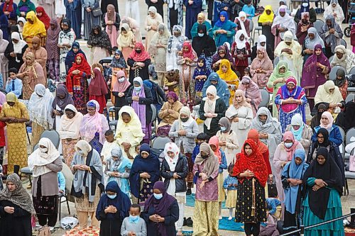 MIKE DEAL / WINNIPEG FREE PRESS
The 2022 Eid celebration at the RBC Convention Centre attracted so many people that they held a second prayer as the third floor hall that was booked was overflowing. 
220502 - Monday, May 02, 2022.