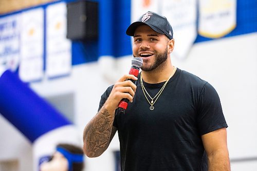 MIKAELA MACKENZIE / WINNIPEG FREE PRESS

Brady Olivera speaks during a visit to Oak Park School with the Grey Cup in Winnipeg on Monday, May 2, 2022. For Taylor Allen story.
Winnipeg Free Press 2022.