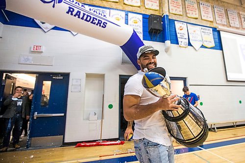 MIKAELA MACKENZIE / WINNIPEG FREE PRESS

Nic Demski (front, holding cup) and Brady Olivera visit Oak Park School with the Grey Cup in Winnipeg on Monday, May 2, 2022. For Taylor Allen story.
Winnipeg Free Press 2022.