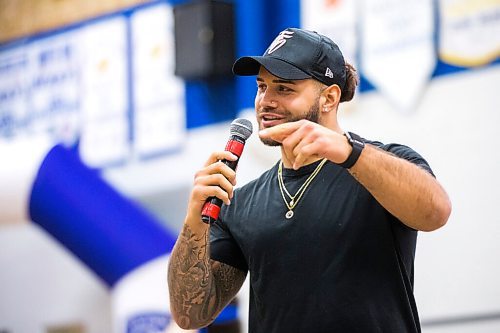 MIKAELA MACKENZIE / WINNIPEG FREE PRESS

Brady Olivera speaks during a visit to Oak Park School with the Grey Cup in Winnipeg on Monday, May 2, 2022. For Taylor Allen story.
Winnipeg Free Press 2022.