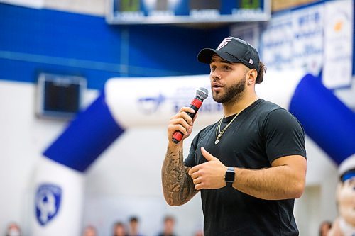 MIKAELA MACKENZIE / WINNIPEG FREE PRESS

Brady Olivera speaks during a visit to Oak Park School with the Grey Cup in Winnipeg on Monday, May 2, 2022. For Taylor Allen story.
Winnipeg Free Press 2022.