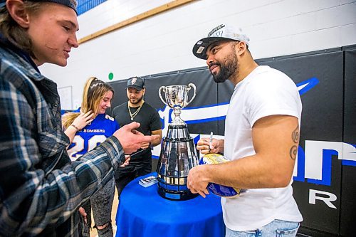 MIKAELA MACKENZIE / WINNIPEG FREE PRESS

Grade 12 student Alex Wuerch gets a football signed by Nic Demski during a visit to Oak Park School with the Grey Cup in Winnipeg on Monday, May 2, 2022. For Taylor Allen story.
Winnipeg Free Press 2022.
