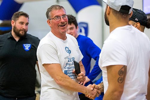 MIKAELA MACKENZIE / WINNIPEG FREE PRESS

Stu Nixon (retiring coach) greets Nic Demski and Brady Olivera during their visit to Oak Park School with the Grey Cup in Winnipeg on Monday, May 2, 2022. For Taylor Allen story.
Winnipeg Free Press 2022.