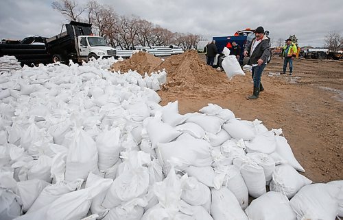 JOHN WOODS / WINNIPEG FREE PRESS
Sandbags are made in preparation for flooding at the RM of Cartier facility in Elie, MB Monday, May 2, 2022. The combination of a high La Salle River and field runoff has resulted in high water levels throughout town.

Re: ?