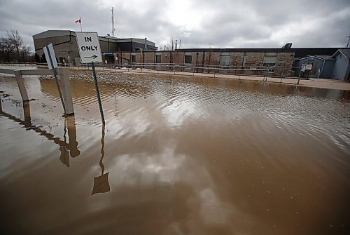 JOHN WOODS / WINNIPEG FREE PRESS
The high school in Elie, MB is surrounded by water Monday, May 2, 2022. The combination of a high La Salle River and field runoff has resulted in high water levels throughout town.

Re: ?