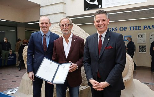 RUTH BONNEVILLE / WINNIPEG FREE PRESS

Local - FP Service Award 

Winnipeg Mayor, Brian Bowman, recognizes the Winnipeg Free Press  with a Community Service Award for the contributions that the Free Press has made to Winnipeg and Manitoba since 1872.on World Press Freedom Day Tuesday.  

Publisher, Bob Cox, Editor, Paul Samyn and owner Bob Silver, along with WFP staff were in attendance for the celebration n the foyer of the Free Press on Tuesday.


May 03, 2022
