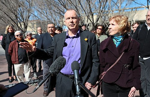 RUTH BONNEVILLE / WINNIPEG FREE PRESS

Local - Loney Mayoral candidate

Mayoral candidate Shaun Loney (left) stands with wife Fiona Muldrew while answering questions after registering his campaign at City Hall on Wednesday 
 
May 04, 2022
