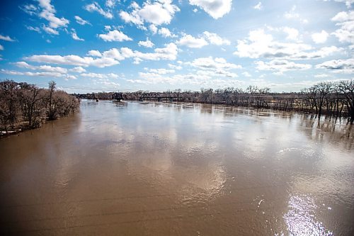 MIKAELA MACKENZIE / WINNIPEG FREE PRESS

The section of the river where the sewage discharges into, south of Chief Peguis Trail, in Winnipeg on Wednesday, May 4, 2022. For Joyanne story.
Winnipeg Free Press 2022.