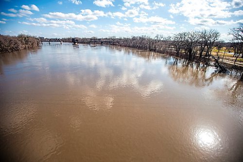 MIKAELA MACKENZIE / WINNIPEG FREE PRESS

The section of the river where the sewage discharges into, south of Chief Peguis Trail, in Winnipeg on Wednesday, May 4, 2022. For Joyanne story.
Winnipeg Free Press 2022.