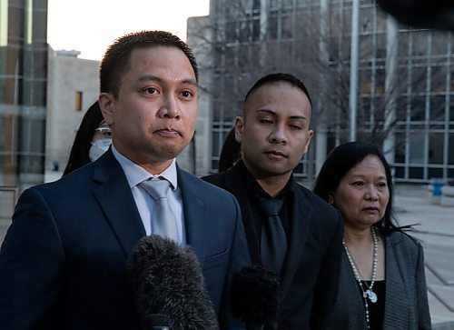 JESSICA LEE / WINNIPEG FREE PRESS

Edward Balaquit, son of Eduardo Balaquit, is photographed speaking to press outside Manitoba Courts on May 4, 2022.

Reporter: Dean Pritchard