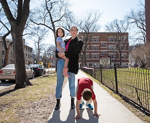 JESSICA LEE / WINNIPEG FREE PRESS

Lori Isber and her children Solomon Carriere, 6, and Isabelle Carriere, 4, are photographed on May 5, 2022.

Reporter: Malak Abas

