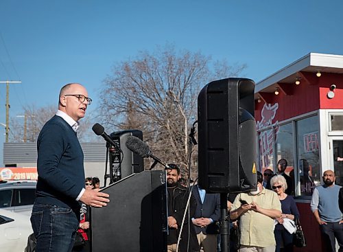 JESSICA LEE / WINNIPEG FREE PRESS

Scott Gillingham speaks at his mayoral campaign launch at St. James Burger & Chip Co. on May 5, 2022.

Reporter: Katlyn Streilein

