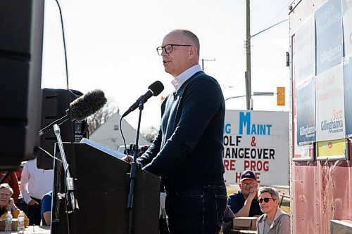 JESSICA LEE / WINNIPEG FREE PRESS

Scott Gillingham speaks at his mayoral campaign launch at St. James Burger & Chip Co. on May 5, 2022.

Reporter: Katlyn Streilein

