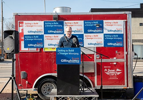 JESSICA LEE / WINNIPEG FREE PRESS

Scott Gillingham speaks at his mayoral campaign launch at St. James Burger & Chip Co. on May 5, 2022.

Reporter: Katlyn Streilein

