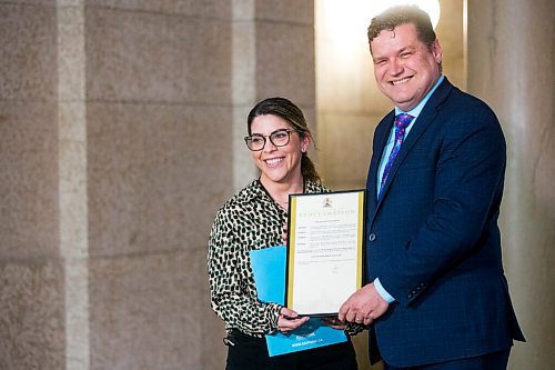 MIKAELA MACKENZIE / WINNIPEG FREE PRESS

Dr. Megan Hebert, clinical psychologist at KidThink Childrens Mental Health Centre Inc (left), and James Teitsma, MLA for Radisson, hold the proclamation announcing Child and Youth Mental Health Day at the Manitoba Legislative Building in Winnipeg on Friday, May 6, 2022. For Katie May story.
Winnipeg Free Press 2022.