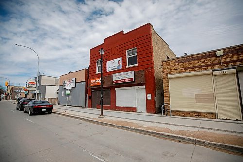 JOHN WOODS / WINNIPEG FREE PRESS
Property at 581/583 Selkirk is for sale, Sunday, May 8, 2022. There are a many properties available on Selkirk.

Re: Kitching