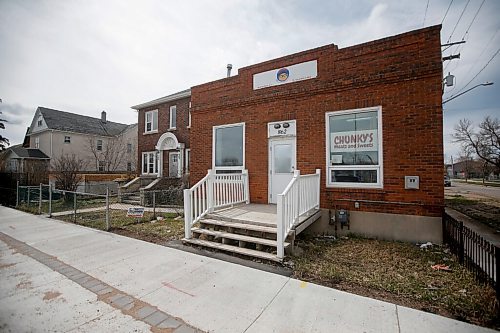 JOHN WOODS / WINNIPEG FREE PRESS
Property at 862 Selkirk is for sale, Sunday, May 8, 2022. There are a many properties available on Selkirk.

Re: Kitching