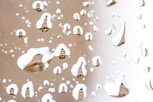 MIKAELA MACKENZIE / WINNIPEG FREE PRESS

Raindrops refract the Manitoba Legislative Building on yet another rainy day in Winnipeg on Monday, May 9, 2022. Standup.
Winnipeg Free Press 2022.