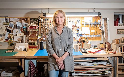 JESSICA LEE / WINNIPEG FREE PRESS

Deb Frances, a book artist, poses for a photo in her home studio on May 9, 2022.

Reporter: Brenda Suderman


