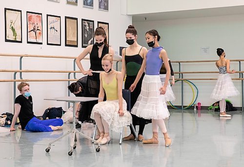 JESSICA LEE / WINNIPEG FREE PRESS

Royal Winnipeg Ballet dancers (from left) Katie Bonnell, Jaimi Deleau, Chenxin Liu and Elizabeth Lamont (seated) are photographed during a rehearsal for Cinderella on May 6, 2022. 

Reporter: Jen Zoratti
