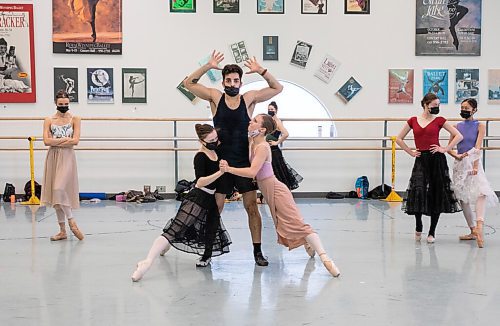 JESSICA LEE / WINNIPEG FREE PRESS

Royal Winnipeg Ballet dancers (from left) Emilie Lewis, Stephan Azulay, Alanna McAdie are photographed during a rehearsal for Cinderella on May 6, 2022. 

Reporter: Jen Zoratti
