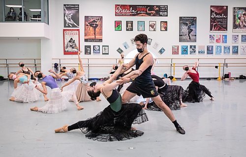 JESSICA LEE / WINNIPEG FREE PRESS

Royal Winnipeg Ballet dancers Jaimi Deleau (left) and Stephan Azulay are photographed during a rehearsal for Cinderella on May 6, 2022. 

Reporter: Jen Zoratti
