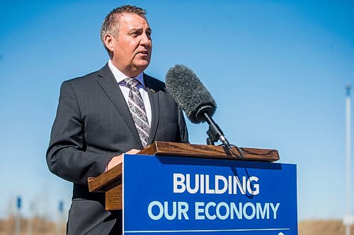 MIKAELA MACKENZIE / WINNIPEG FREE PRESS

Economic Development Minister Cliff Cullen makes an announcement about funding for COVID recovery at Winnipeg-South/Outlet Collection Hyatt House in Winnipeg on Tuesday, May 10, 2022. For Gabby story.
Winnipeg Free Press 2022.