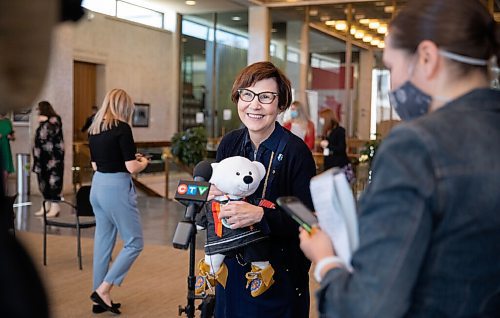 JESSICA LEE / WINNIPEG FREE PRESS

Dr. Cindy Blackstock is photographed while scrumming with media on May 10, 2022 at City Hall.

Reporter: Joyanne


