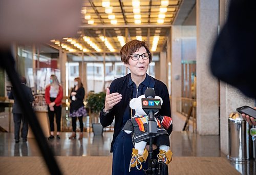 JESSICA LEE / WINNIPEG FREE PRESS

Dr. Cindy Blackstock is photographed while scrumming with media on May 10, 2022 at City Hall.

Reporter: Joyanne


