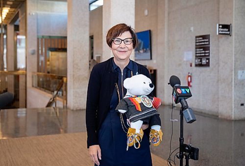 JESSICA LEE / WINNIPEG FREE PRESS

Dr. Cindy Blackstock is photographed while scrumming with media on May 10, 2022 at City Hall.

Reporter: Joyanne


