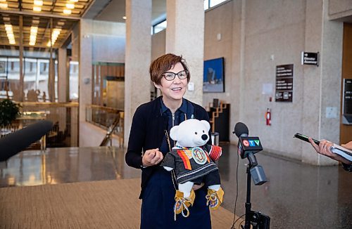 JESSICA LEE / WINNIPEG FREE PRESS

Dr. Cindy Blackstock is photographed while scrumming with media on May 10, 2022 at City Hall.

Reporter: Joyanne


