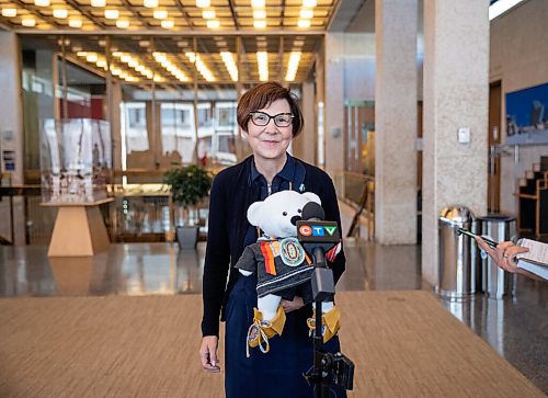 JESSICA LEE / WINNIPEG FREE PRESS

Dr. Cindy Blackstock is photographed while scrumming with media on May 10, 2022 at City Hall.

Reporter: Joyanne


