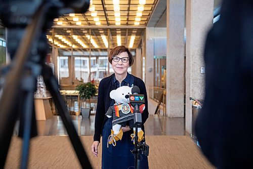 JESSICA LEE / WINNIPEG FREE PRESS

Dr. Cindy Blackstock is photographed while scrumming with media on May 10, 2022 at City Hall.

Reporter: Joyanne


