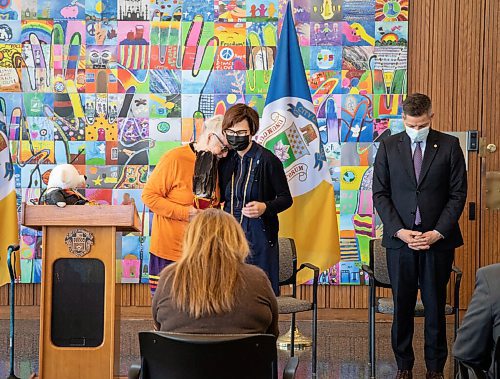 JESSICA LEE / WINNIPEG FREE PRESS

Elder Mae Louise Campbell (in orange) gives a closing prayer and embraces Dr. Cindy Blackstock (centre) after Blackstock is presented a key to the city by Mayor Brian Bowman (right) on May 10, 2022 at City Hall.

Reporter: Joyanne

