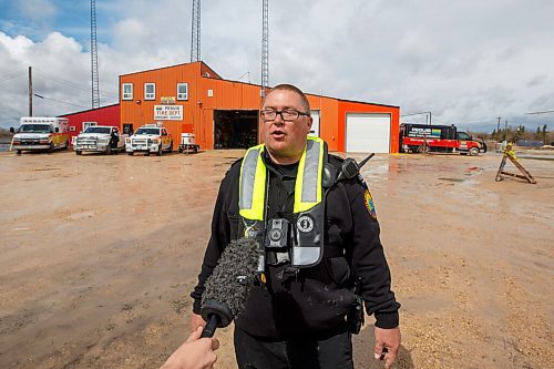 MIKE DEAL / WINNIPEG FREE PRESS
Stefan Zueff, ambulance superintendent with the Fisher Ambulance Service at Peguis FN.
Residents of Peguis FN who have not fled the rising water had a small reprieve Tuesday, which has allowed them to add protection to various locations and attempt to get basements emptied of water. The forecast doesn't look good towards the end of the week with days of rain on the way.
See Malak Abas story
220510 - Tuesday, May 10, 2022.