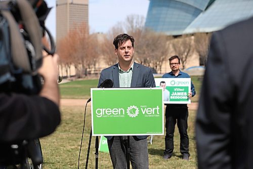 \RUTH BONNEVILLE / WINNIPEG FREE PRESS

Local. - Green Party presser

James Beddome Green Party of Manitoba Leader, holds press conference at the Forks Wednesday.

The leader of the Green Party of Manitoba is planning to leave after spending more than a decade growing the partys visibility and share of the popular vote.

James Beddome says he will not run for another term as leader when his current one expires in the fall. 

May 11, 2022
