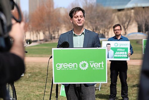 \RUTH BONNEVILLE / WINNIPEG FREE PRESS

Local. - Green Party presser

James Beddome Green Party of Manitoba Leader, holds press conference at the Forks Wednesday.

The leader of the Green Party of Manitoba is planning to leave after spending more than a decade growing the partys visibility and share of the popular vote.

James Beddome says he will not run for another term as leader when his current one expires in the fall. 

May 11, 2022
