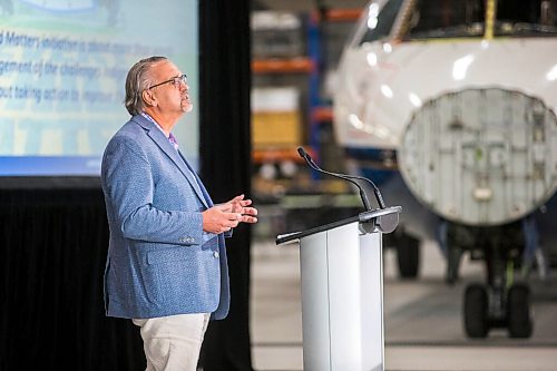 MIKAELA MACKENZIE / WINNIPEG FREE PRESS

Mike Pyle, CEO, speaks at the Exchange Income Corp. annual meeting in the Calm Air hangar in Winnipeg on Wednesday, May 11, 2022. For Martin Cash story.
Winnipeg Free Press 2022.